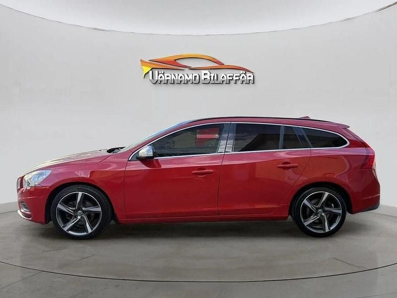 Röd Begagnad 2012 Volvo V60 R-Design Momentum Kombi | 114 900 kr (Marknadspris) - Bild 1/4