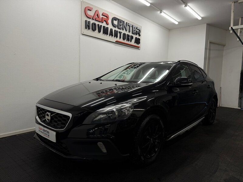 Svart Begagnad 2014 Volvo V40 CC Momentum Kombi | 114 900 kr (Marknadspris) - Bild 1/4