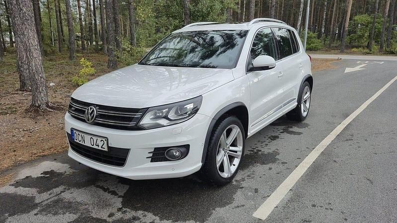 Vit Begagnad 2014 VW Tiguan Sport SUV | 159 000 kr (Marknadspris) - Bild 1/4