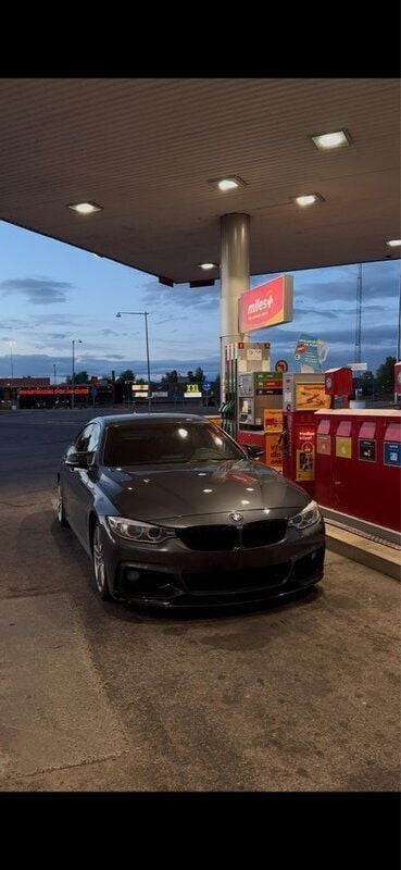 Grå Begagnad 2015 BMW 428 Gran Coupé M Sport Sportkupé | 179 000 kr (Marknadspris) - Bild 1/4