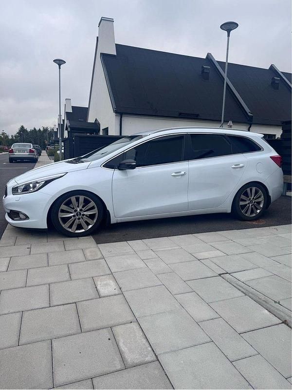 Vit Begagnad 2013 Kia Ceed Sportswagon Kombi | 60 000 kr (Marknadspris) - Bild 1/4