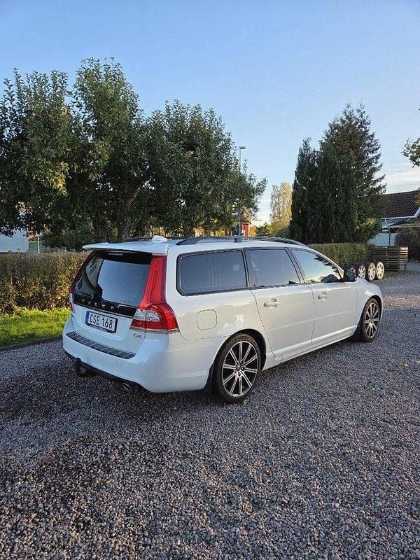 Vit Begagnad 2015 Volvo V70 Dynamic Kombi | 110 000 kr (Marknadspris) - Bild 1/4