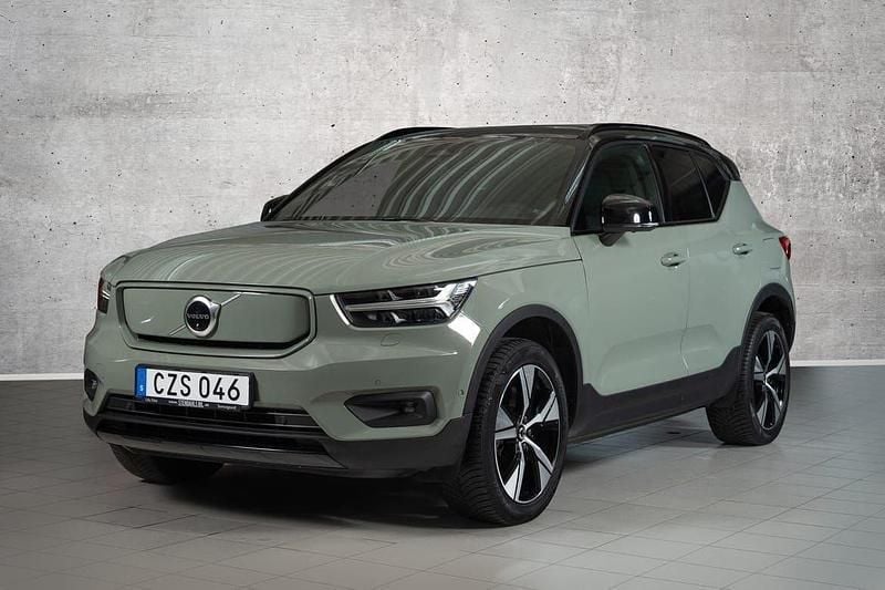 Grön Begagnad 2022 Volvo XC40 Pro SUV | 349 000 kr - Bild 1/4