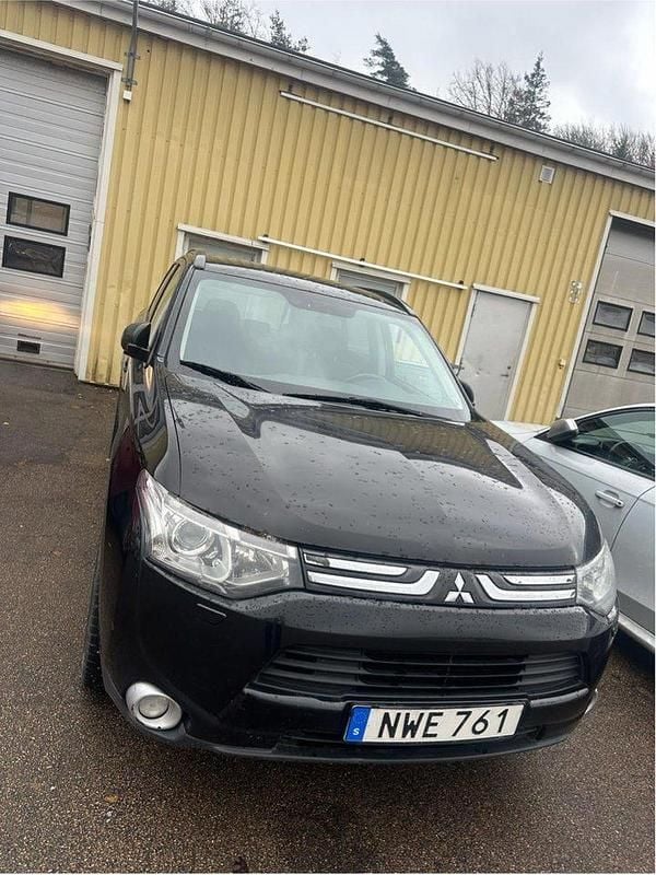 Svart Begagnad 2013 Mitsubishi Outlander SUV | 49 900 kr (Marknadspris) - Bild 1/1