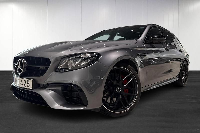 Grå (grey) Begagnad 2018 Mercedes E63S AMG AMG Kombi | 779 900 kr (Marknadspris) - Bild 1/4