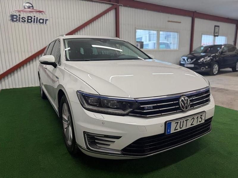 Begagnad VW Passat GTE 218 HK (160 kW) 2018 Vit Kombi