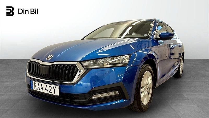 Blå Begagnad 2022 Skoda Octavia Ambition Kombi | 282 900 kr (Marknadspris) - Bild 1/4