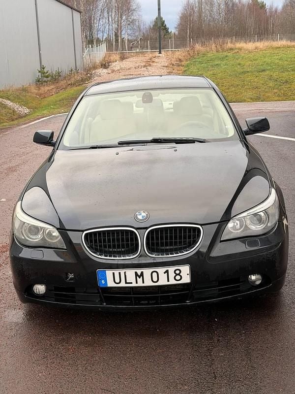 Begagnad 2004 BMW 530 Sedan | 50 000 kr (Marknadspris) - Bild 1/4