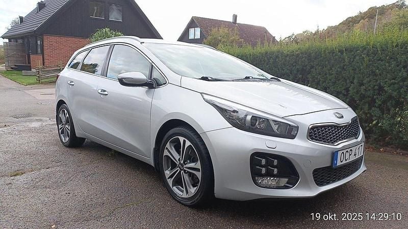 Grå Begagnad 2017 Kia Ceed Sportswagon GT-Line Kombi | 138 800 kr (Marknadspris) - Bild 1/4