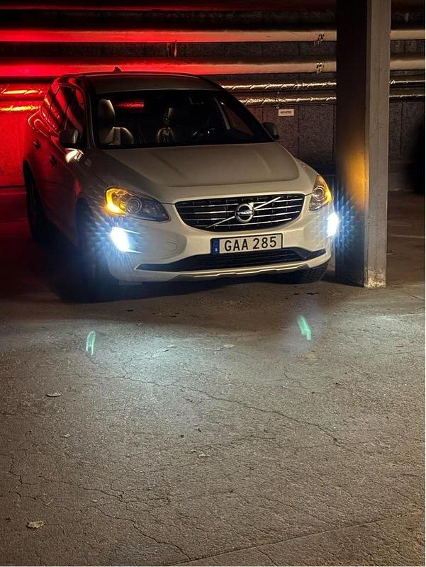 Vit Begagnad 2014 Volvo XC60 SUV | 145 000 kr (Lite dyr) - Bild 1/4