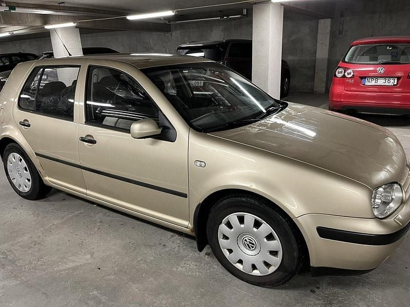 Brun Begagnad 2003 VW Golf IV Basis Halvkombi | 17 900 kr (Bra pris) - Bild 1/4