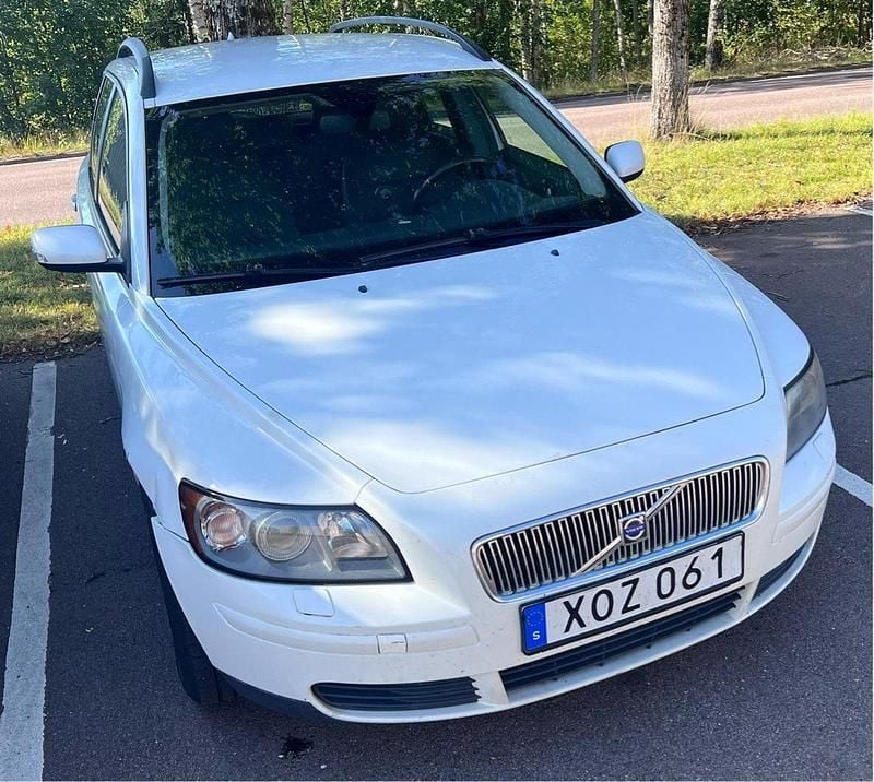 Vit Begagnad 2006 Volvo V50 Kombi | 15 000 kr (Superpris) - Bild 1/4