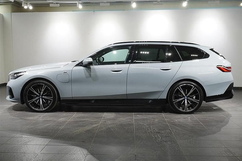 Begagnad BMW 530e Comfort Edition 190 HK (139 kW) 2024 Grå Kombi