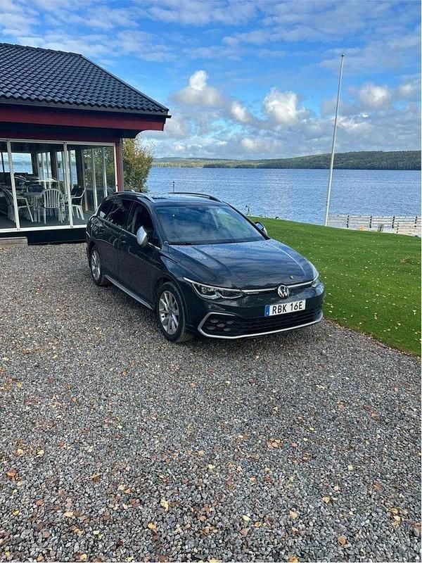 Grå Begagnad 2022 VW Golf Alltrack Kombi | 325 000 kr (Marknadspris) - Bild 1/4
