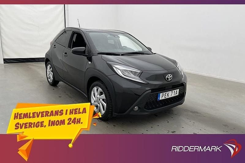 Svart Begagnad 2023 Toyota Aygo Play Halvkombi | 144 800 kr - Bild 1/3