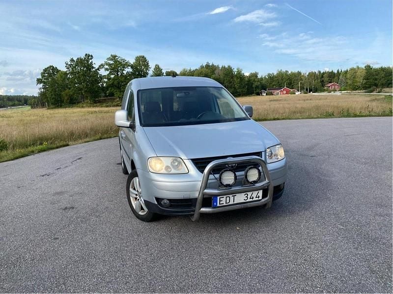 Silver Begagnad 2010 VW Caddy Minibuss | 42 500 kr (Bra pris) - Bild 1/4