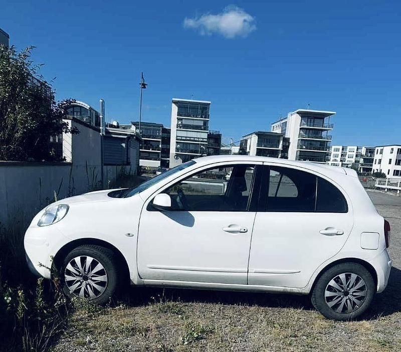 Vit Begagnad 2011 Nissan Micra Halvkombi | 47 000 kr (Marknadspris) - Bild 1/4