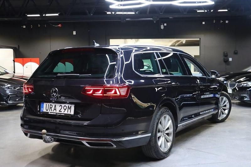 Begagnad VW Passat GTE 218 HK (160 kW) 2023 Svart Kombi
