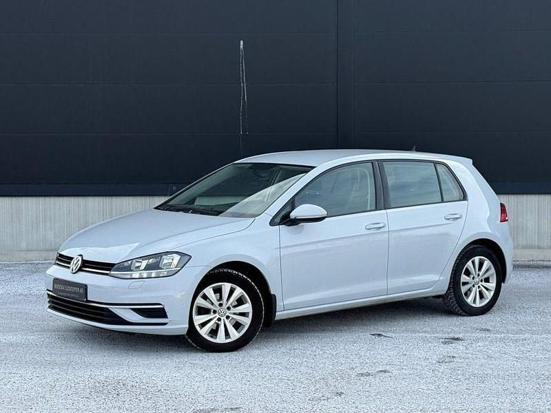 Begagnad VW Golf VII 110 HK (80 kW) 2018 Ljusgrå Halvkombi