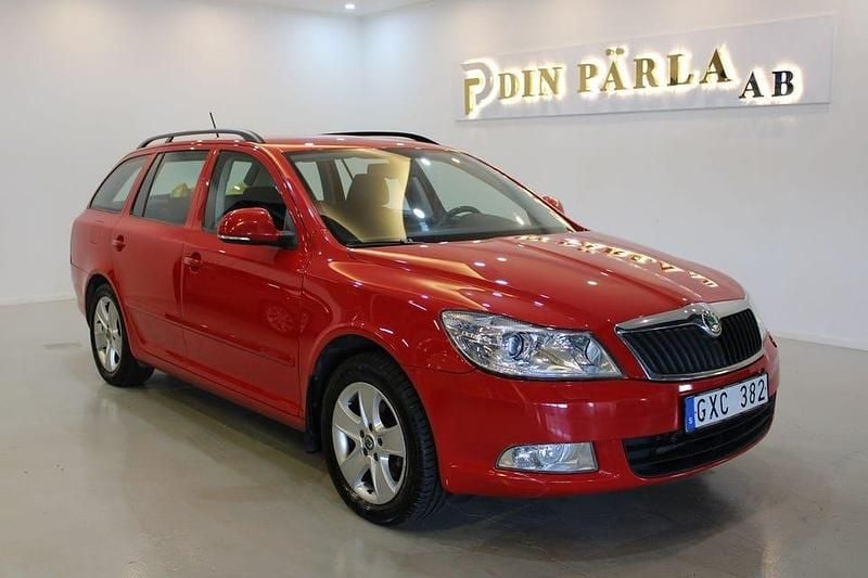 Röd Begagnad 2011 Skoda Octavia Kombi | 54 900 kr (Marknadspris) - Bild 1/4