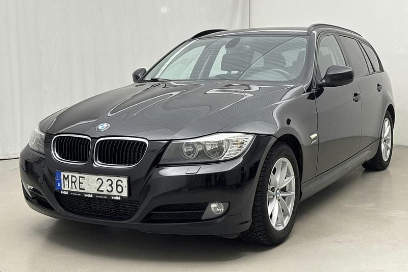 Svart Begagnad 2011 BMW 320 Comfort Edition Kombi | 88 000 kr (Marknadspris) - Bild 1/4