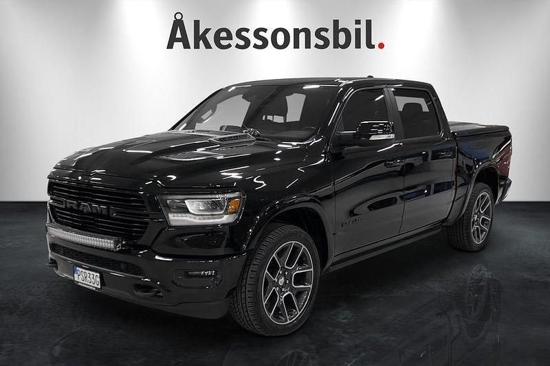 Svart Begagnad 2019 RAM 1500 Pickup | 498 750 kr (Dyr) - Bild 1/4