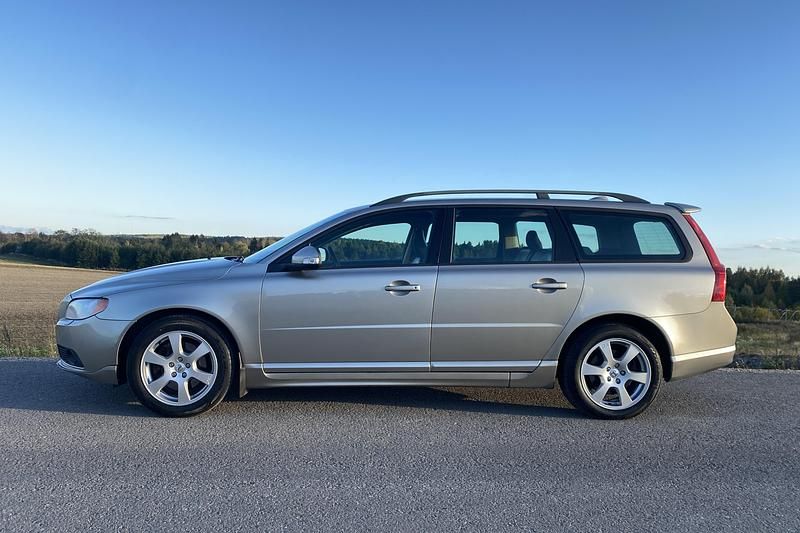 Begagnad Volvo V70 200 HK (147 kW) 2008 Ljusbrun (brun) Kombi