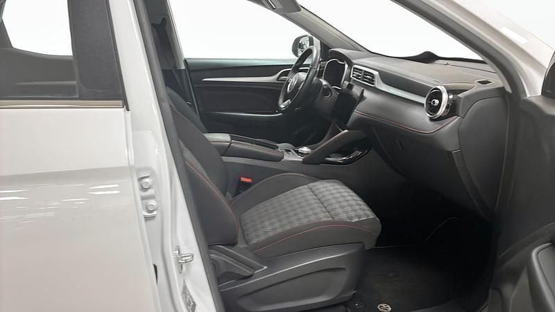 Begagnad MG ZS Comfort 114 kW (156 HK) 2022 Vit Halvkombi