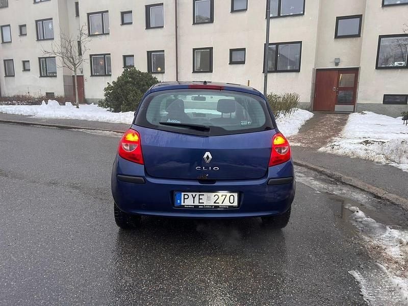 Begagnad Renault Clio R.S. 75 HK (55 kW) 2008 Halvkombi
