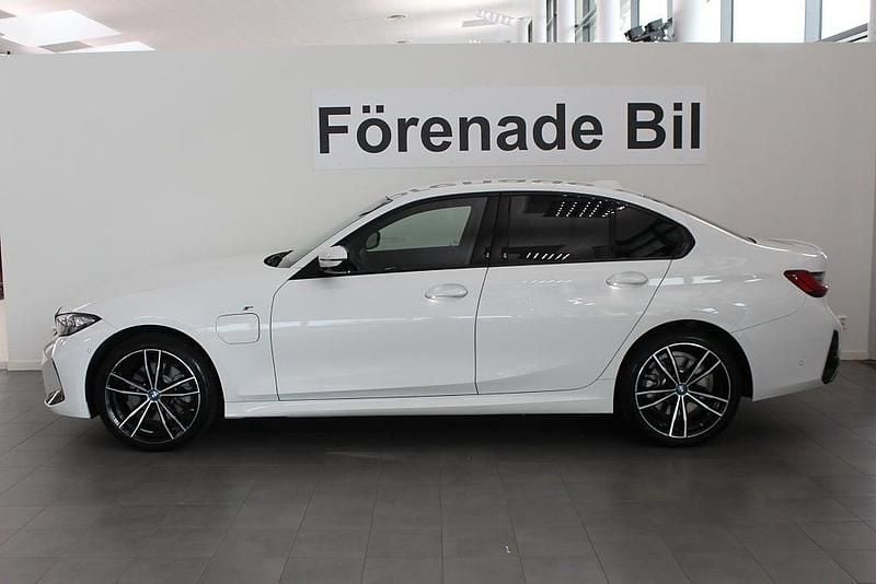 Begagnad BMW 330e M Sport 184 HK (135 kW) 2023 Vit Sedan