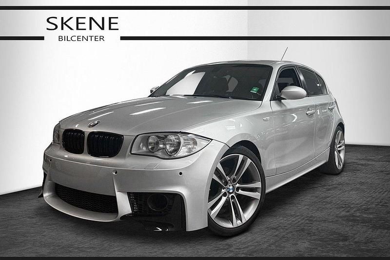 Ljusgrå Begagnad 2005 BMW 116 Advantage Halvkombi | 53 500 kr (Marknadspris) - Bild 1/4