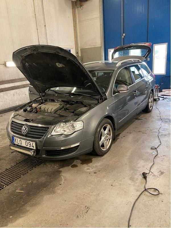 Grå Begagnad 2008 VW Passat Sportline Kombi | 15 000 kr (Superpris) - Bild 1/4