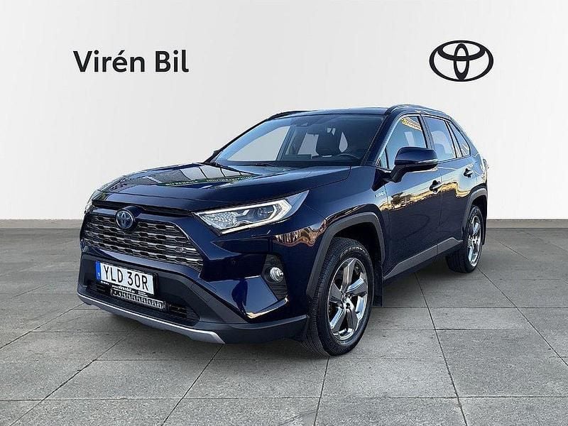 Mörkblå Begagnad 2018 Toyota RAV4 Hybrid Executive SUV | 325 000 kr (Marknadspris) - Bild 1/4