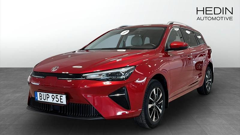 Röd (red) Begagnad 2022 MG MG5 EV Comfort Kombi | 214 900 kr - Bild 1/4