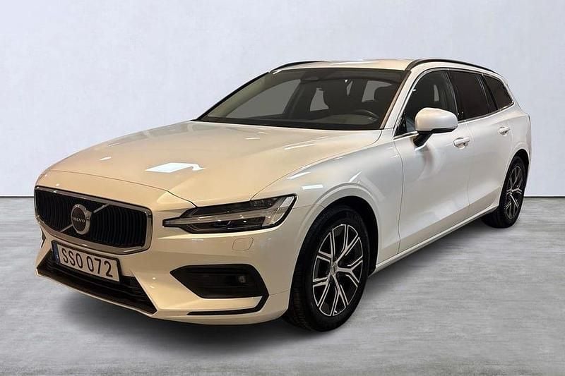 Begagnad Volvo V60 Core 200 HK (147 kW) 2024 Vit Kombi