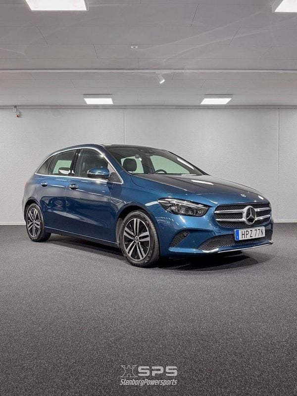 Blå Begagnad 2022 Mercedes B200 Minibuss | 279 000 kr (Lite dyr) - Bild 1/4