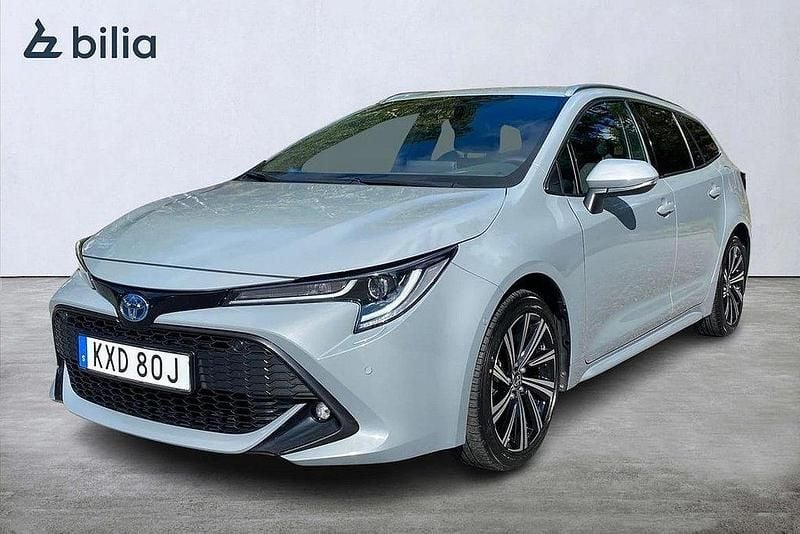 Grå Begagnad 2022 Toyota Corolla Style Kombi | 279 900 kr (Lite dyr) - Bild 1/3
