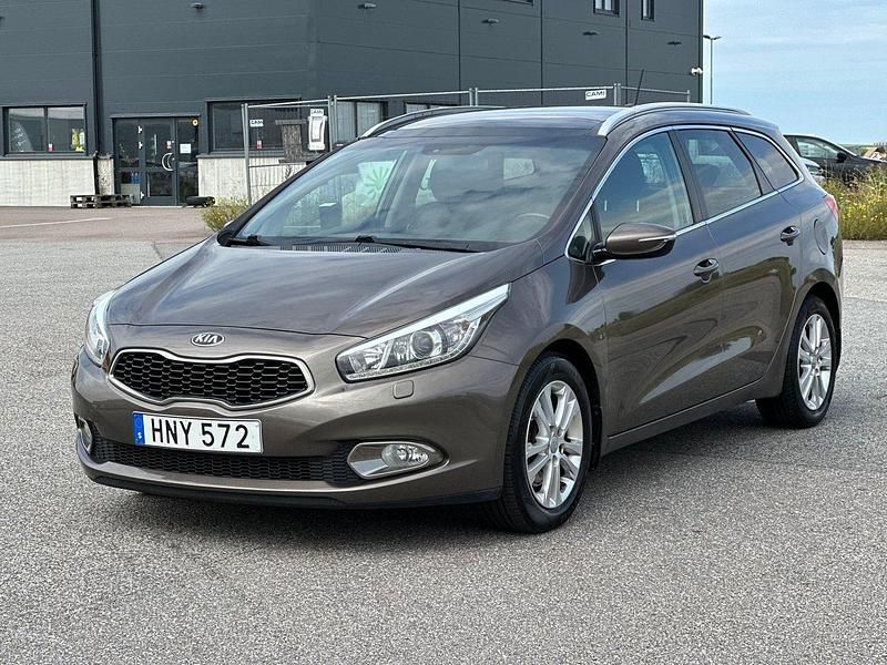 Grön Begagnad 2015 Kia Ceed Sportswagon Comfort Kombi | 79 900 kr (Marknadspris) - Bild 1/4