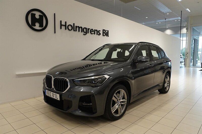 Grå Begagnad 2019 BMW X1 M Sport SUV | 309 900 kr (Dyr) - Bild 1/4