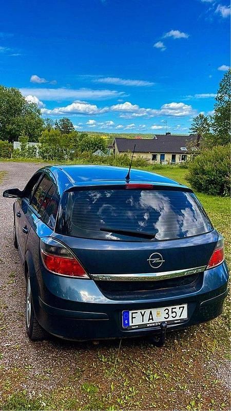 Blå Begagnad 2007 Opel Astra Halvkombi | 23 000 kr (Bra pris) - Bild 1/4