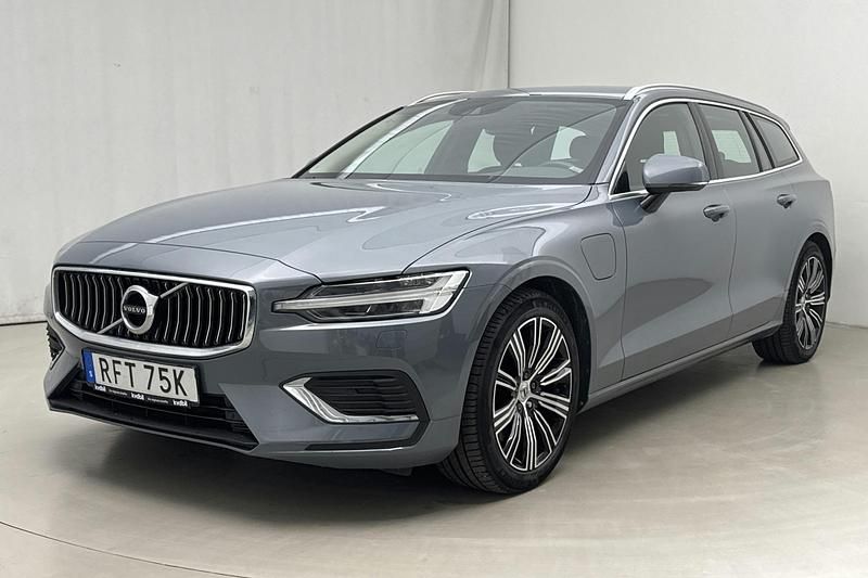 Grå Begagnad 2022 Volvo V60 Inscription Kombi | 290 000 kr (Bra pris) - Bild 1/4