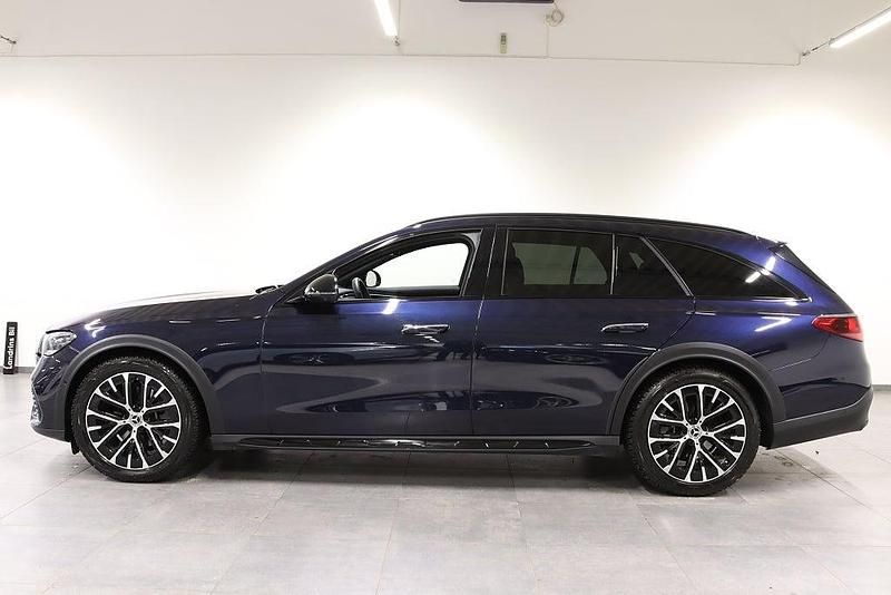 Begagnad Mercedes E220 All-Terrain 197 HK (144 kW) 2025 Mörkblå Kombi