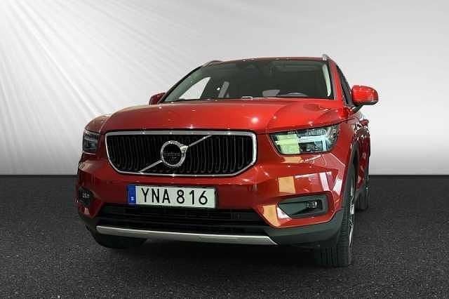 Röd Begagnad 2018 Volvo XC40 Momentum SUV | 249 000 kr (Dyr) - Bild 1/3