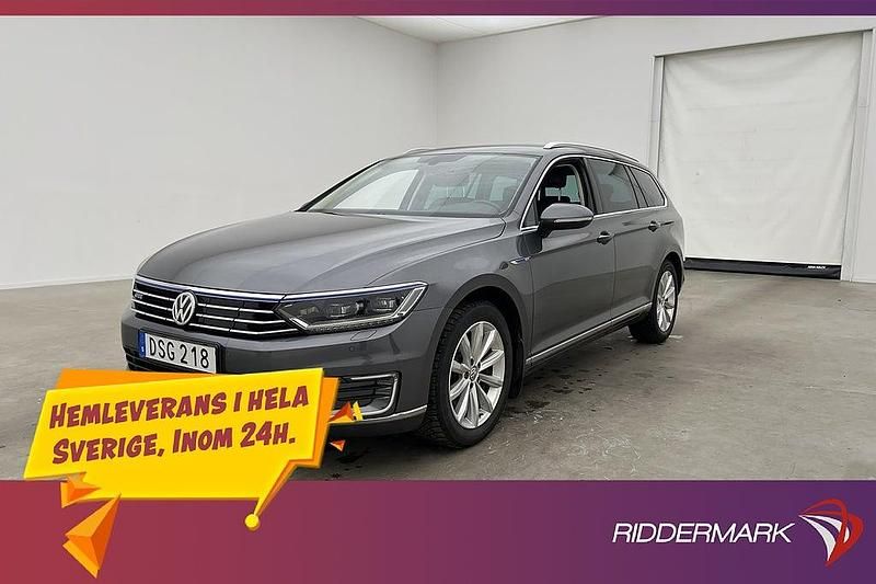 Mörkgrå Begagnad 2016 VW Passat Executive Kombi | 159 800 kr (Marknadspris) - Bild 1/3