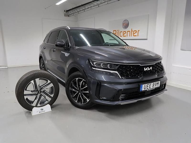 Grå Begagnad 2023 Kia Sorento Advance SUV | 419 900 kr (Bra pris) - Bild 1/3