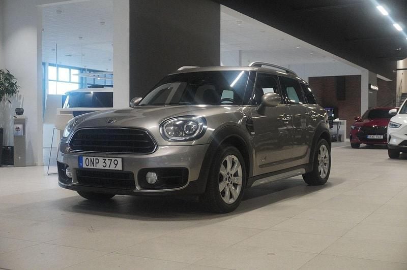 Grå Begagnad 2018 Mini Countryman Pepper SUV | 229 800 kr - Bild 1/4