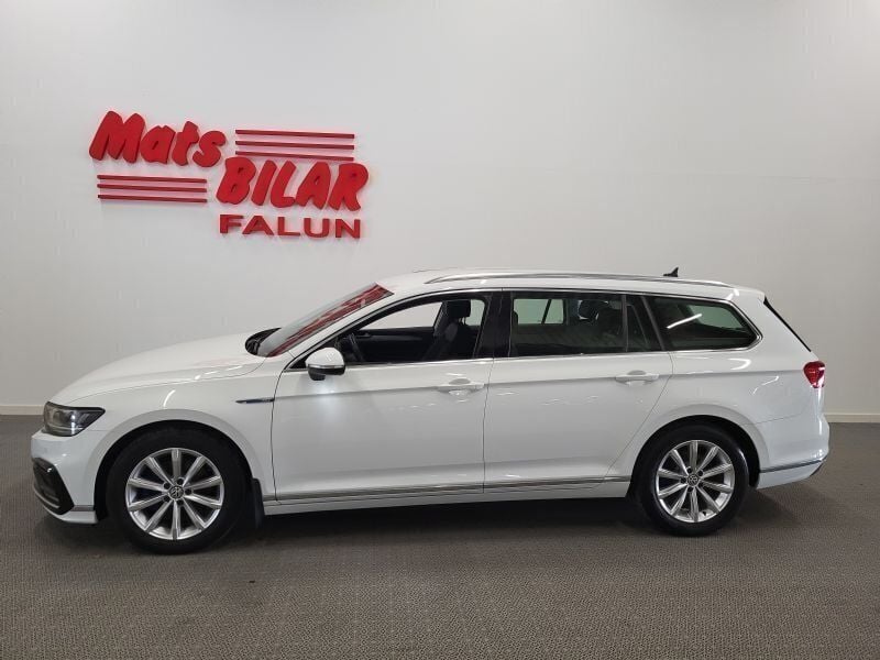 Vit Begagnad 2020 VW Passat GTE Kombi | 299 900 kr (Dyr) - Bild 1/4