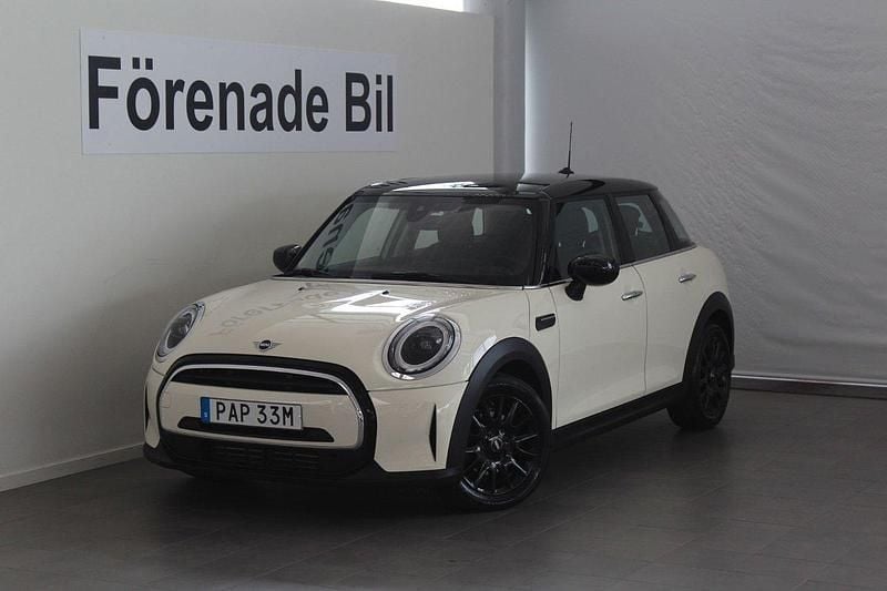 Vit Begagnad 2022 Mini Cooper Halvkombi | 259 000 kr (Lite dyr) - Bild 1/4