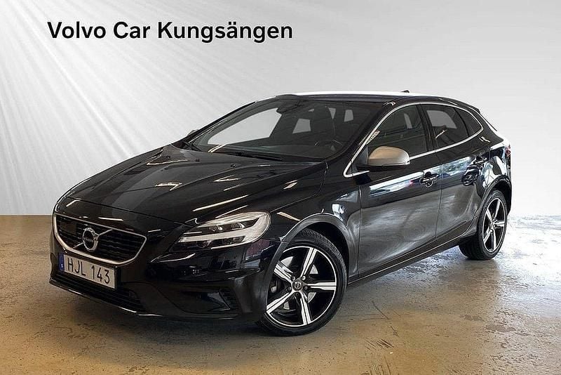 Svart Begagnad 2017 Volvo V40 Business Edition Kombi | 164 900 kr (Marknadspris) - Bild 1/4