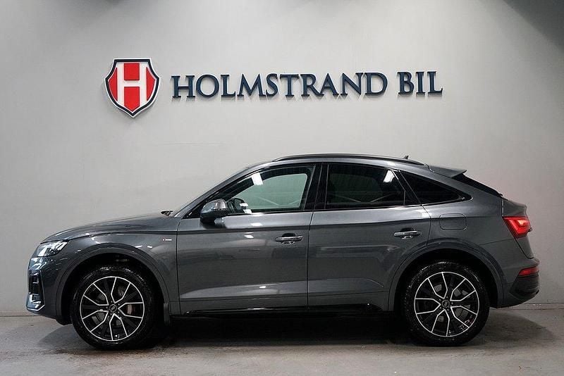 Grå Begagnad 2023 Audi Q5 Sportback S-Line SUV | 549 899 kr (Marknadspris) - Bild 1/4